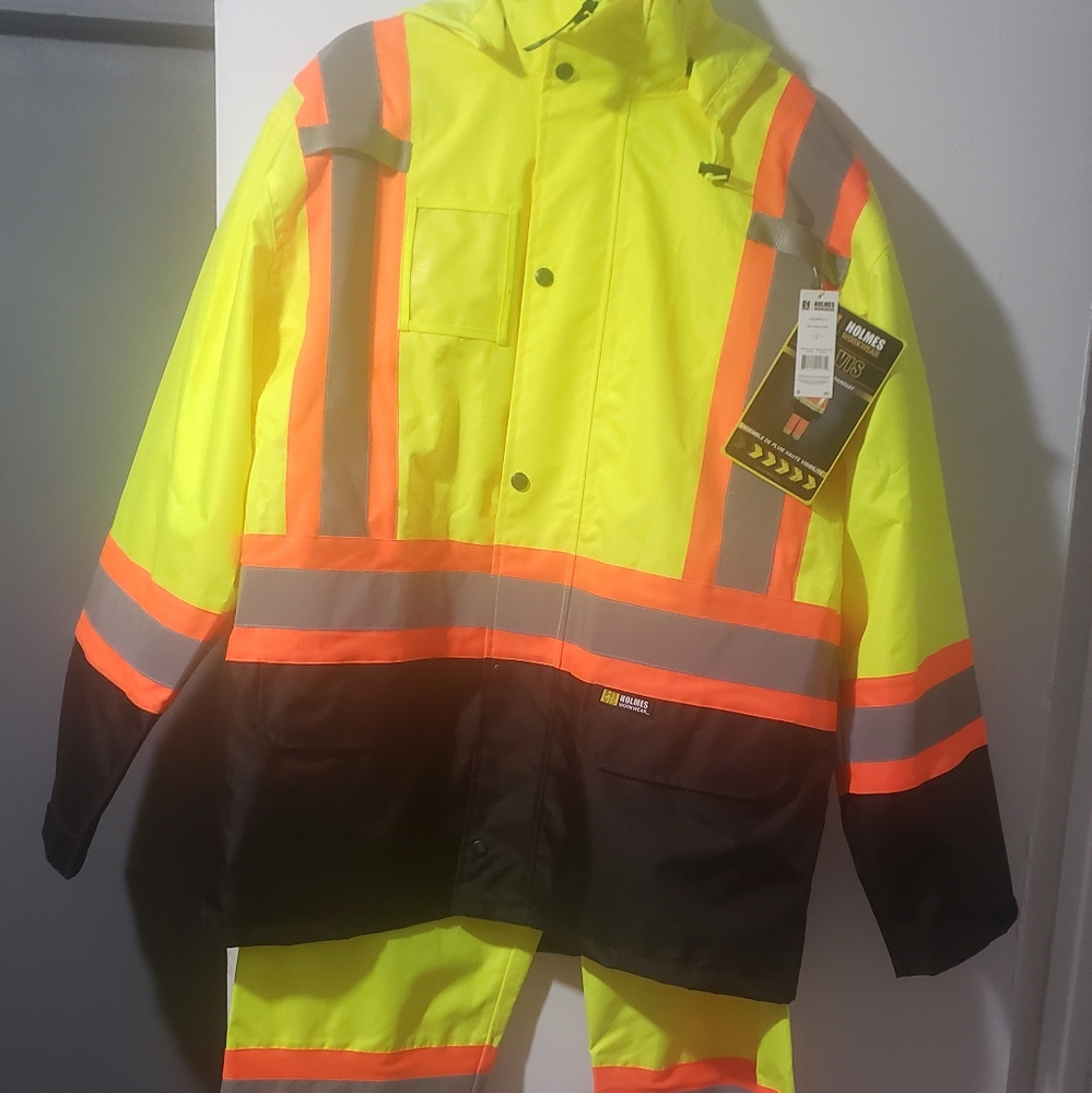 Holmes raint suit.jacket and pants